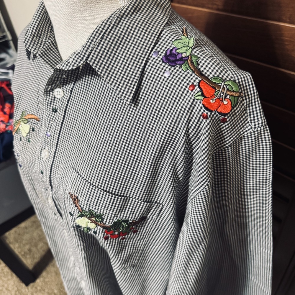 Mili Designs Vintage Gingham Fruit Embroidered Button Down Shirt Black White L